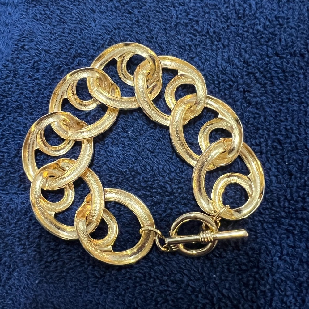 Gold Tone Chain Link Bracelet - Picture 2 of 3